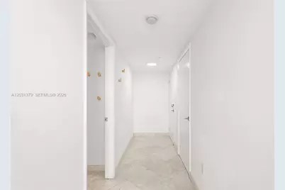 7600 Collins Ave #1210, Miami Beach, FL 33141 - Photo 11