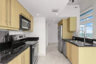 7600 Collins Ave #1210, Miami Beach, FL 33141 - Photo 21