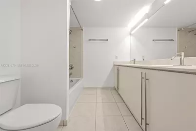 7600 Collins Ave #1210, Miami Beach, FL 33141 - Photo 29