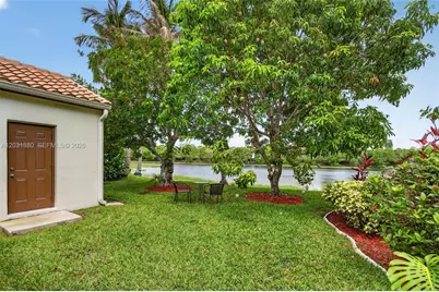 370 Carrington Dr, Weston, FL 33326 - Photo 11