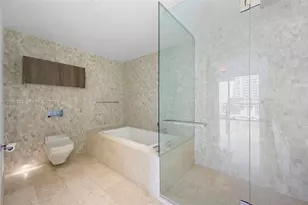 68 SE 6th St, Miami, FL 33131 - Photo 17