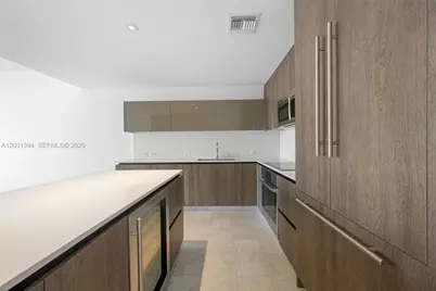 68 SE 6th St #910, Miami, FL 33131 - Photo 3