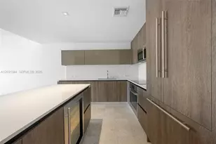 68 SE 6th St, Miami, FL 33131 - Photo 3