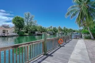 4011 N Meridian Ave, Miami Beach, FL 33140 - Photo 1