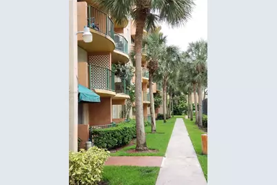 9310 Fontainebleau Blvd #112, Miami, FL 33172 - Photo 1