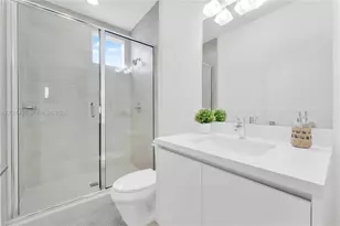6750 NW 103rd Ave, Doral, FL 33178 - Photo 17