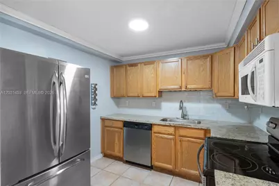 1605 Bay Rd #503, Miami Beach, FL 33139 - Photo 7
