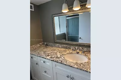 6039 Collins Ave #728, Miami Beach, FL 33140 - Photo 9