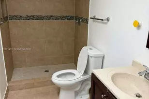 140 Lakeview Dr, Weston, FL 33326 - Photo 9