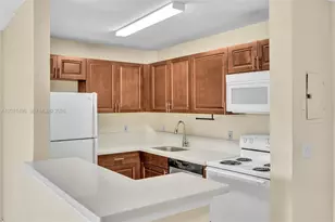 10765 Cleary Blvd, Plantation, FL 33324 - Photo 9