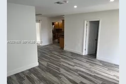 240 N 70th Way, Hollywood, FL 33024 - Photo 9