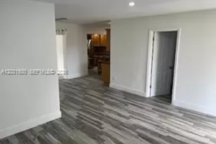 240 N 70th Way, Hollywood, FL 33024 - Photo 9