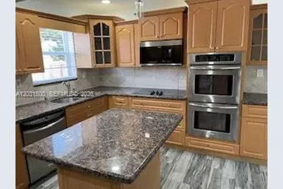 240 N 70th Way, Hollywood, FL 33024 - Photo 3