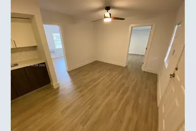 11310 Peachtree Dr, Miami, FL 33161 - Photo 19