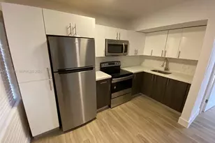 11310 Peachtree Dr, Miami, FL 33161 - Photo 15