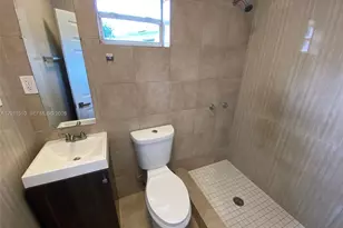 11310 Peachtree Dr, Miami, FL 33161 - Photo 23