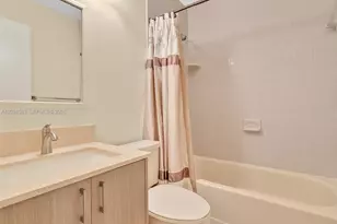 10828 SW 72nd St, Miami, FL 33173 - Photo 11