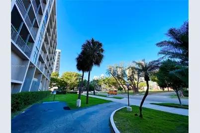 17600 N Bay Rd #N302, Sunny Isles Beach, FL 33160 - Photo 5