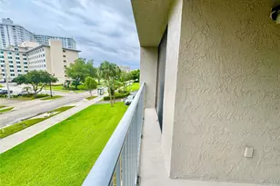 17600 N Bay Rd, Sunny Isles Beach, FL 33160 - Photo 5