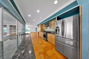 8820 N Lake Dasha Dr, Plantation, FL 33324 - Photo 9