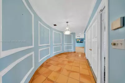 8820 N Lake Dasha Dr, Plantation, FL 33324 - Photo 5