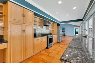 8820 N Lake Dasha Dr, Plantation, FL 33324 - Photo 11