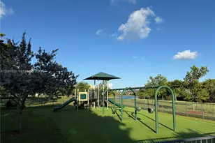 671 NE 195th St, Miami, FL 33179 - Photo 37
