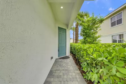 581 Sanderling Cir #581, Deerfield Beach, FL 33442 - Photo 5