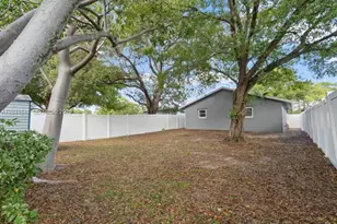 870 NE 35th St, Oakland Park, FL 33334 - Photo 23