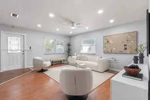 870 NE 35th St, Oakland Park, FL 33334 - Photo 3