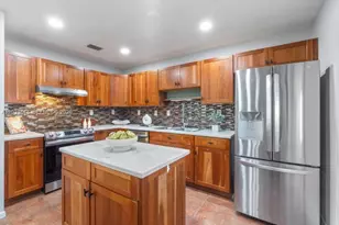 870 NE 35th St, Oakland Park, FL 33334 - Photo 7