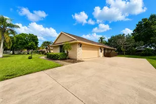 1401 W 56th Square, Vero Beach, FL 32966 - Photo 3