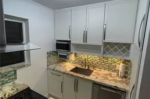 4740 Pine Tree Dr, Miami Beach, FL 33140 - Photo 7