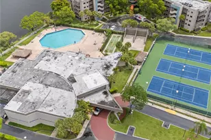 901 Colony Point Cir, Pembroke Pines, FL 33026 - Photo 23