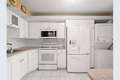 901 Colony Point Cir #112, Pembroke Pines, FL 33026 - Photo 7