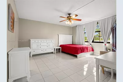 901 Colony Point Cir #112, Pembroke Pines, FL 33026 - Photo 13