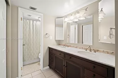 901 Colony Point Cir #112, Pembroke Pines, FL 33026 - Photo 15