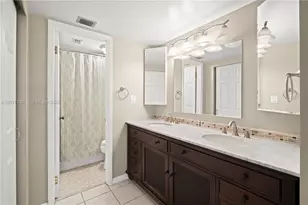 901 Colony Point Cir, Pembroke Pines, FL 33026 - Photo 15