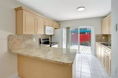 7732 W 29th Way #102, Hialeah, FL 33018 - Photo 5