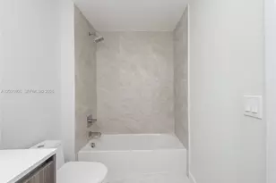 488 NE 18th St, Miami, FL 33132 - Photo 17