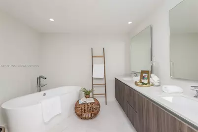 488 NE 18th St #1812, Miami, FL 33132 - Photo 3