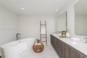 488 NE 18th St, Miami, FL 33132 - Photo 3