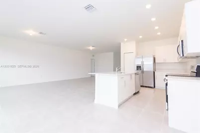 2636 SE 8th Ct, Homestead, FL 33035 - Photo 5