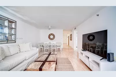 2401 Collins Ave #904, Miami Beach, FL 33140 - Photo 7