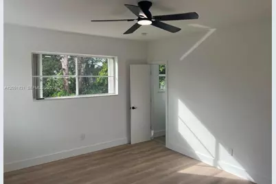 7730 Byron Ave #4, Miami Beach, FL 33141 - Photo 5