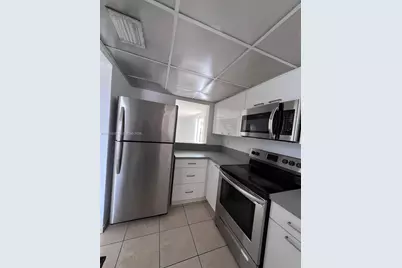 1074 W 38th St #32, Hialeah, FL 33012 - Photo 9