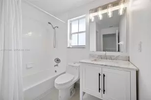 421 SW 3rd St, Miami, FL 33130 - Photo 11