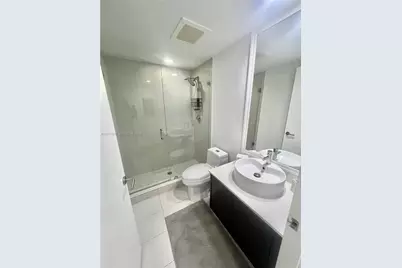 31 SE 6th St #2307, Miami, FL 33131 - Photo 11