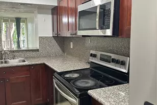 9250 Fontainebleau Blvd, Miami, FL 33172 - Photo 11