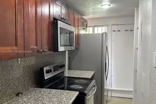 9250 Fontainebleau Blvd, Miami, FL 33172 - Photo 9